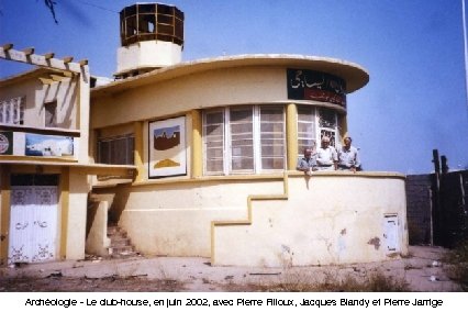 Archéologie - Le club-house, en juin 2002, avec Pierre Filloux, Jacques Blandy et Pierre