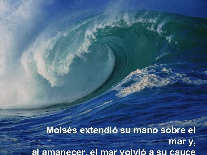 Moisés extendió su mano sobre el mar y, 