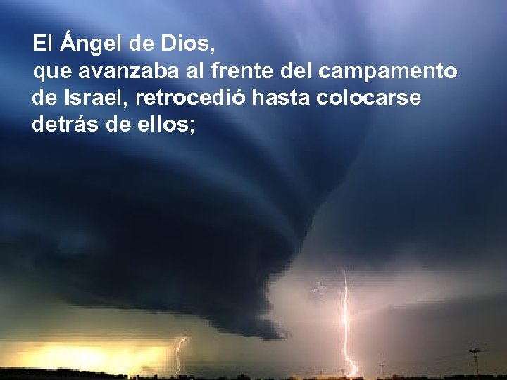El Ángel de Dios, que avanzaba al frente del campamento de Israel, retrocedió hasta