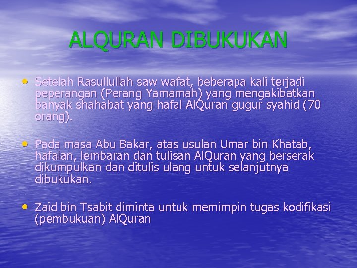 ALQURAN DIBUKUKAN • Setelah Rasullullah saw wafat, beberapa kali terjadi peperangan (Perang Yamamah) yang