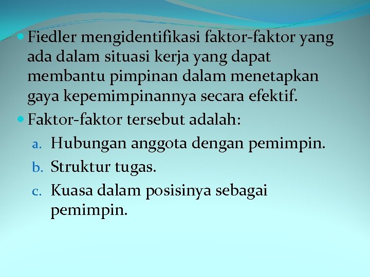  Fiedler mengidentifikasi faktor-faktor yang ada dalam situasi kerja yang dapat membantu pimpinan dalam