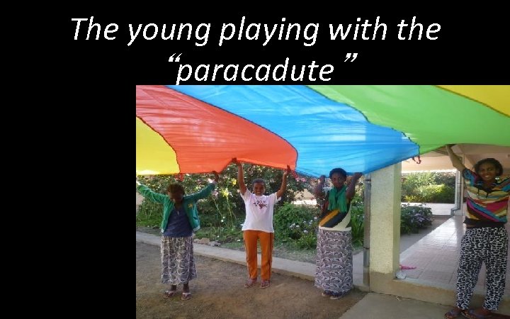 The young playing with the “paracadute” 