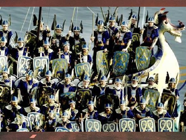 В 9 веке на Шетландские острова, что рядом с побережьем Шотландии, напали викинги. Это