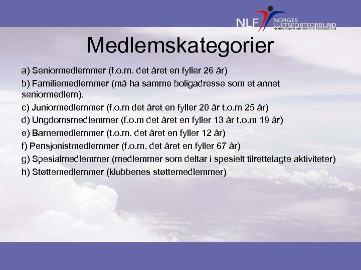 Medlemskategorier a) Seniormedlemmer (f. o. m. det året en fyller 26 år) b) Familiemedlemmer