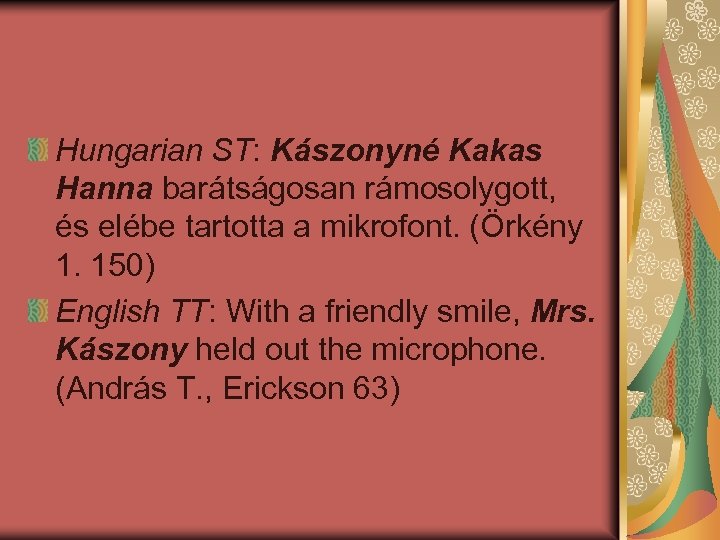 Hungarian ST: Kászonyné Kakas Hanna barátságosan rámosolygott, és elébe tartotta a mikrofont. (Örkény 1.