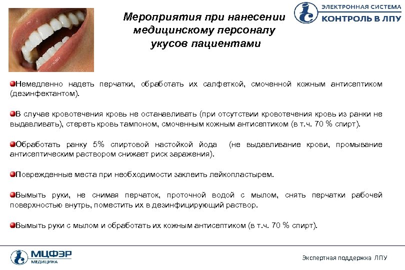 При моем появлении малышечка обнажается у скамейки