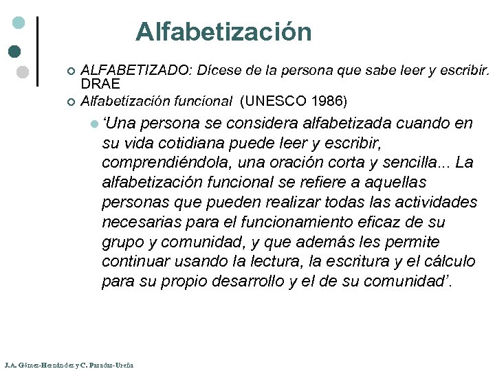 Alfabetización ALFABETIZADO: Dícese de la persona que sabe leer y escribir. DRAE ¢ Alfabetización