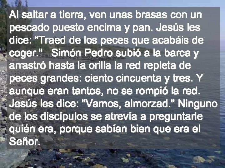 Al saltar a tierra, ven unas brasas con un pescado puesto encima y pan.