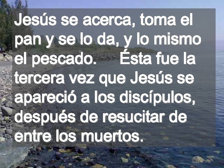 Jesús se acerca, toma el pan y se lo da, y lo mismo el