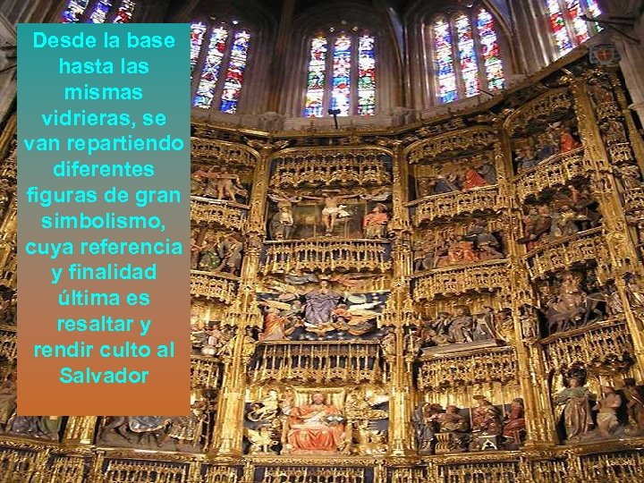 Desde la base hasta las mismas vidrieras, se van repartiendo diferentes figuras de gran