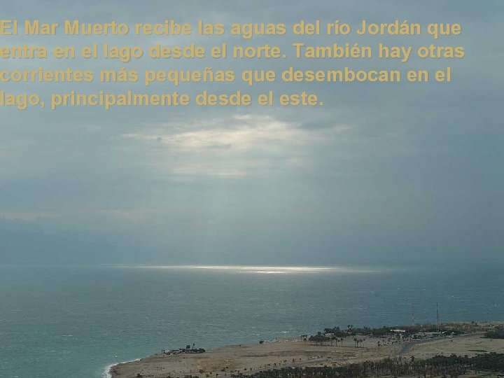 El Mar Muerto recibe las aguas del río Jordán que entra en el lago