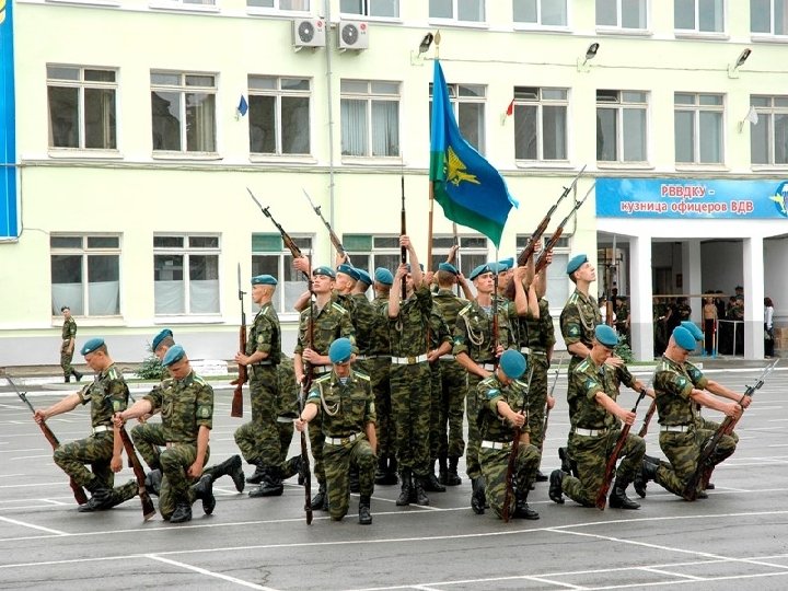 Высшее воздушно десантное. Высшее воздушно десантное училище Рязань. Училище Маргелова Рязань воздушно-десантное командное. Рязань военное училище ВДВ. Высшее военное десантное училище в Рязани.