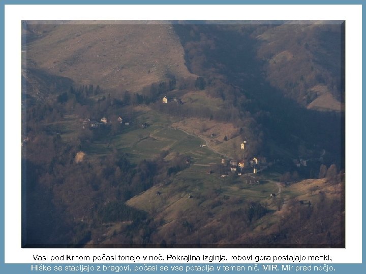 Vasi pod Krnom počasi tonejo v noč. Pokrajina izginja, robovi gora postajajo mehki, Hiške