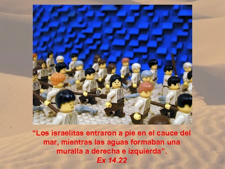 “Los israelitas entraron a pie en el cauce del mar, mientras las aguas formaban