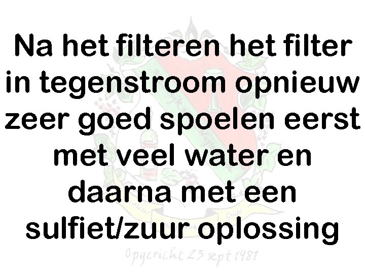 Na het filteren het filter in tegenstroom opnieuw zeer goed spoelen eerst met veel