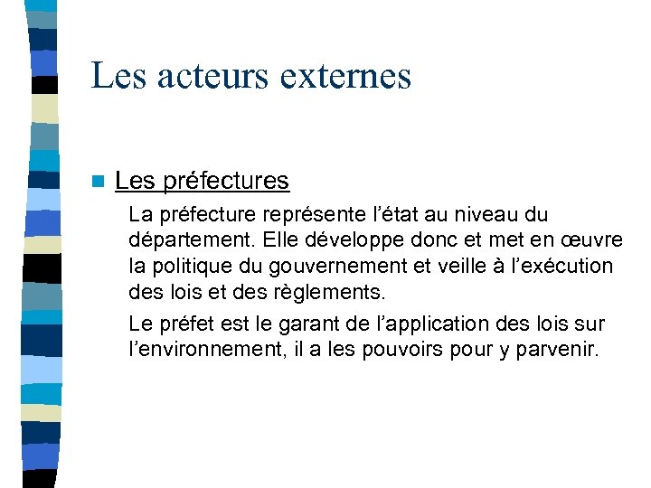 Les acteurs externes n Les préfectures La préfecture représente l’état au niveau du département.