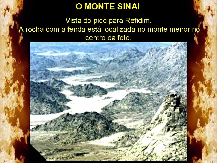 O MONTE SINAI Vista do pico para Refidim. A rocha com a fenda está