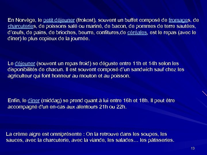 En Norvège, le petit déjeuner (frokost), souvent un buffet composé de fromages, de charcuteries,