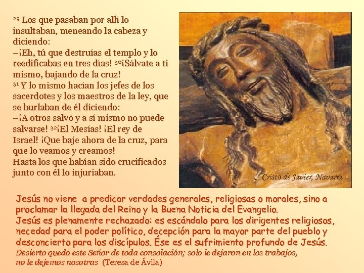 Los que pasaban por allí lo insultaban, meneando la cabeza y diciendo: –¡Eh, tú