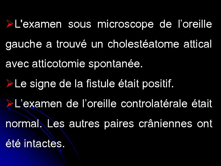 ØL'examen sous microscope de l’oreille gauche a trouvé un cholestéatome attical avec atticotomie spontanée.