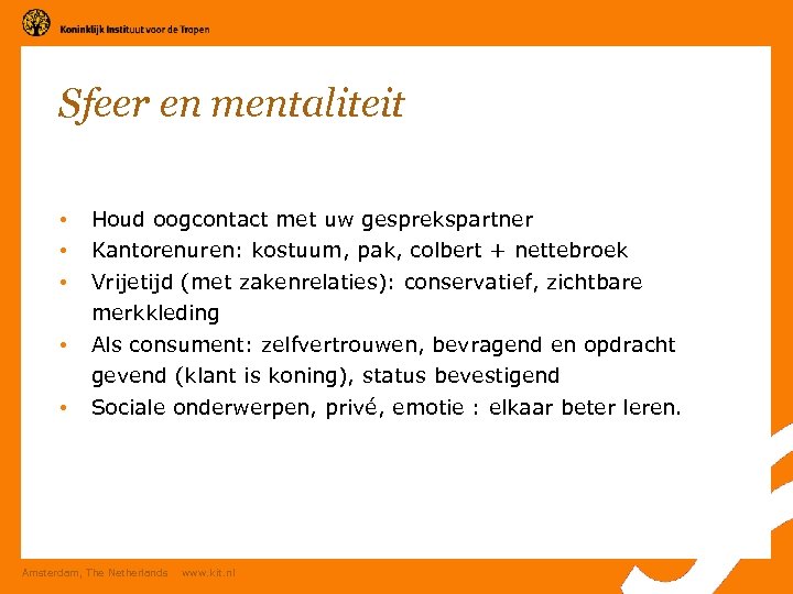 Sfeer en mentaliteit • • • Houd oogcontact met uw gesprekspartner Kantorenuren: kostuum, pak,