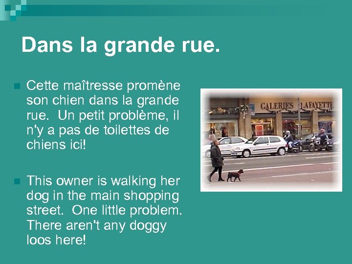 Dans la grande rue. n Cette maîtresse promène son chien dans la grande rue.