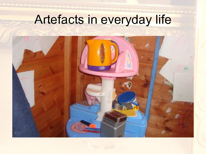 Artefacts in everyday life 