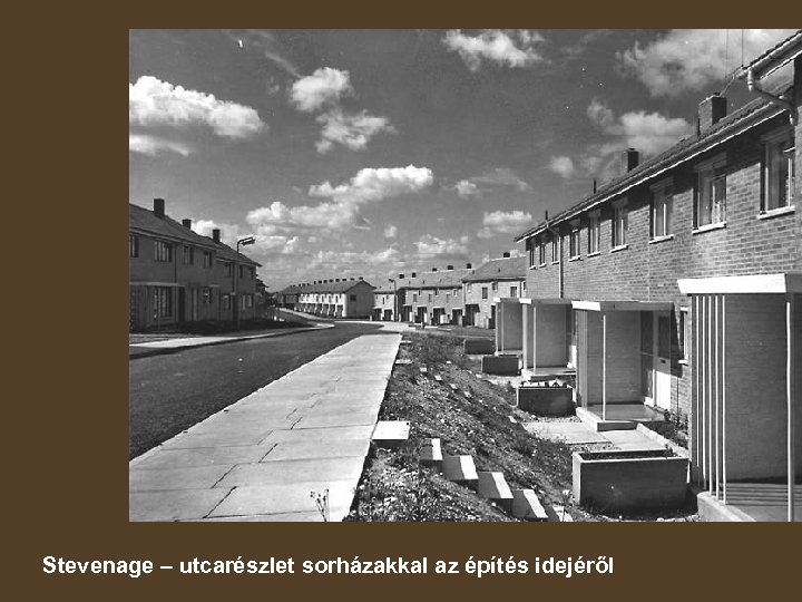 Stevenage – utcarészlet sorházakkal az építés idejéről 