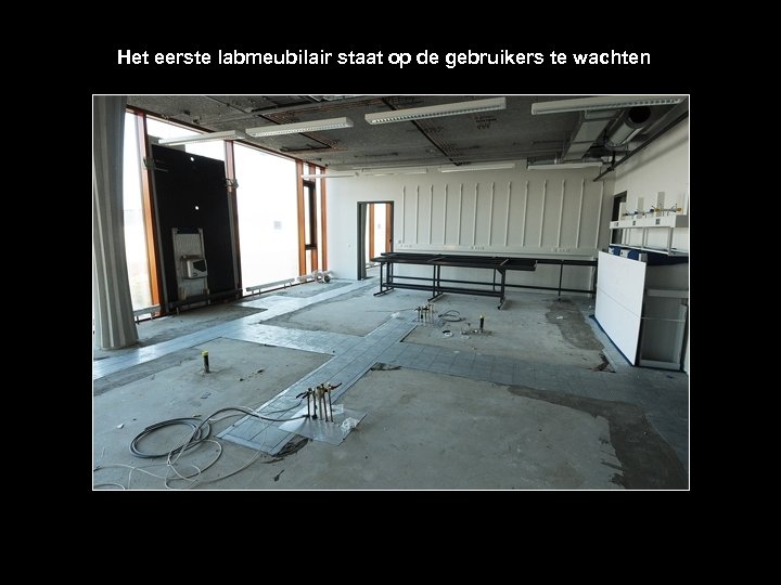 Het eerste labmeubilair staat op de gebruikers te wachten 