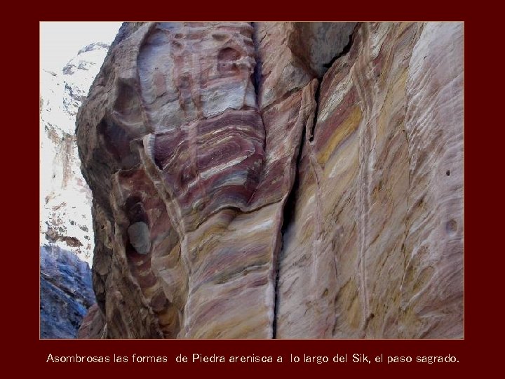 Asombrosas las formas de Piedra arenisca a lo largo del Sik, el paso sagrado.